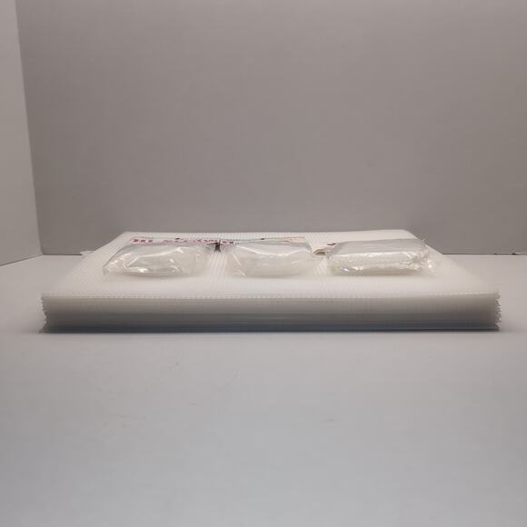 Lot of 22 D Sign R Plastic Canvas Sheets 10.5" x 13.5" plus 3 Packs Of Shapes - Picture 3 of 5